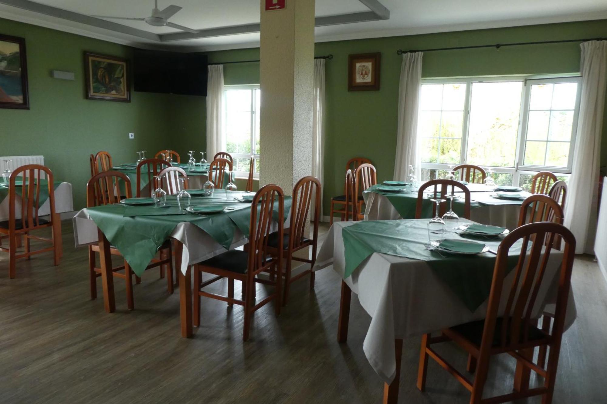 Hotel Restaurante El Fornon Novellana Luaran gambar
